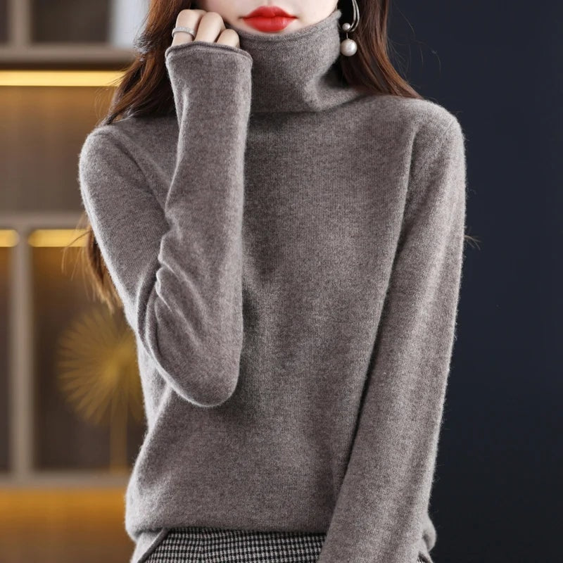 Women's Wool Turtleneck Knitted Jumper with Ribbed Cuffs