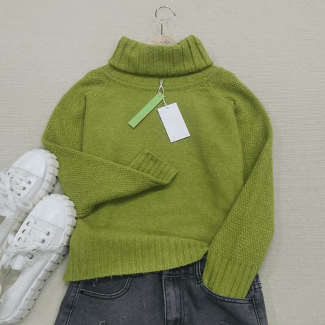 Women's Chunky Knitted Turtleneck Jumper with Ribbed Cuffs